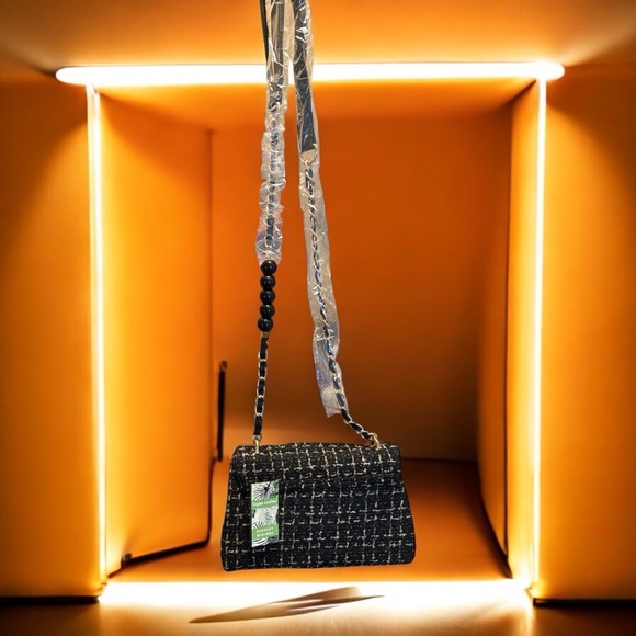 Badgley Mischka messenger crossbody - Picture 3 of 7